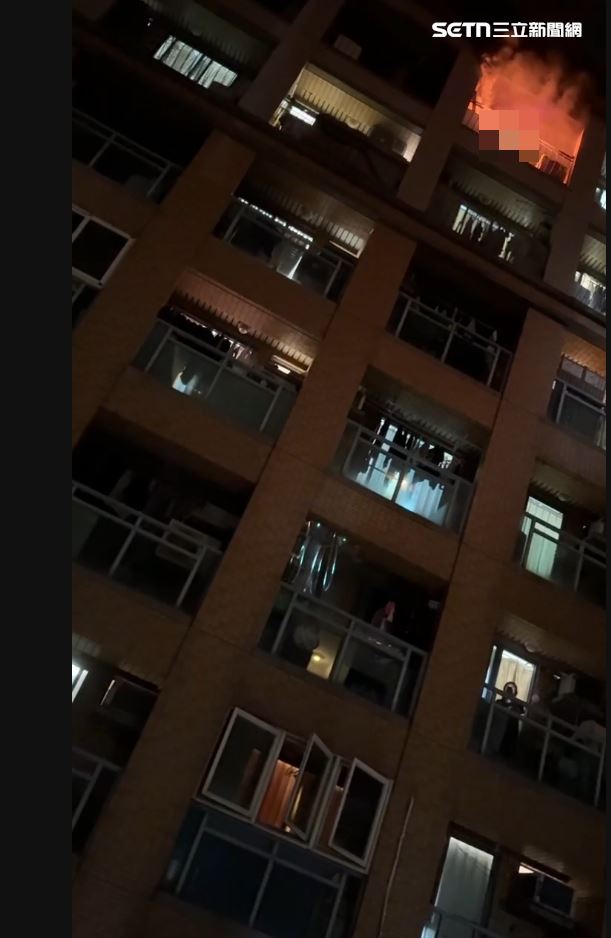 台中市5日深夜11點許發生一起住宅火警。(圖/民眾授權提供)