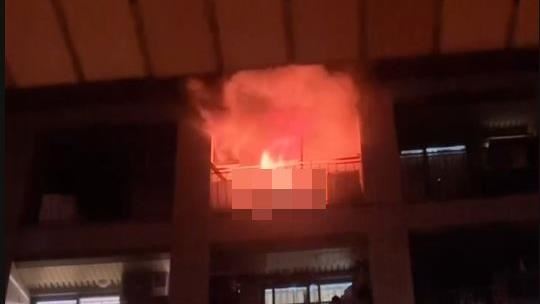 台中市5日深夜11點許發生住宅火警,9樓住戶受困陽台,慘遭活活燒死。(圖/民眾授權提供)