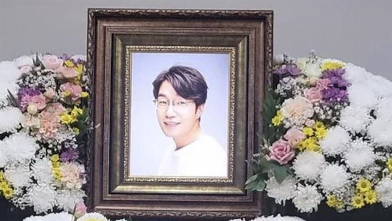 大咖男星陳屍車內身亡 「燦笑遺照」曝光