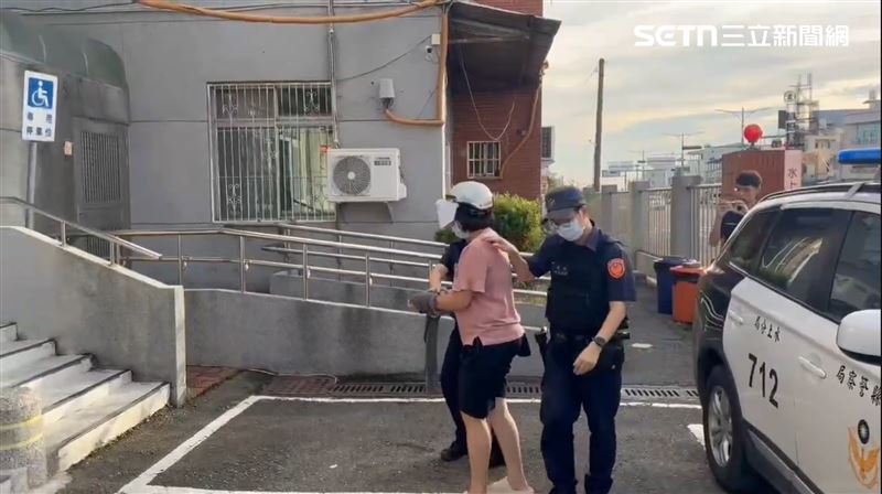 涉案的30歲黃姓女子犯案後態度相當冷靜，反應有別於一般殺人犯。（圖／翻攝畫面）