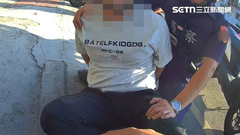 男子騎車一路逃竄約2公里,沿路多次違規,總共被開了28張罰單。(圖/翻攝畫面)