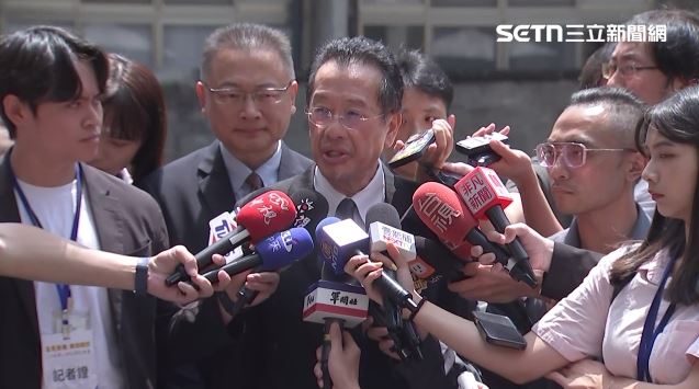 顧立雄出席軍人節敬軍記者會，會後接受媒體聯訪。（圖／翻攝畫面）