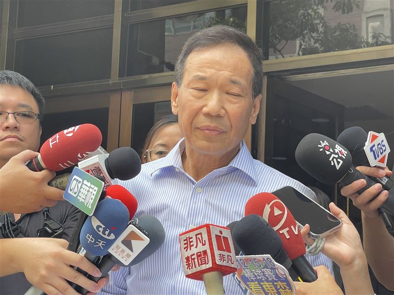 鍾小平出庭應訊,庭後透露柯文哲願撤告,他道歉,雙方和解。(圖/翻攝畫面)
