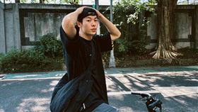 王大陸坐台下看許光漢表演。（圖／翻攝自IG @taluwang、@kuanghanhsu）