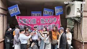 富商林金龍到板橋中興醫院抗議。（圖／記者莊淇鈞攝影）