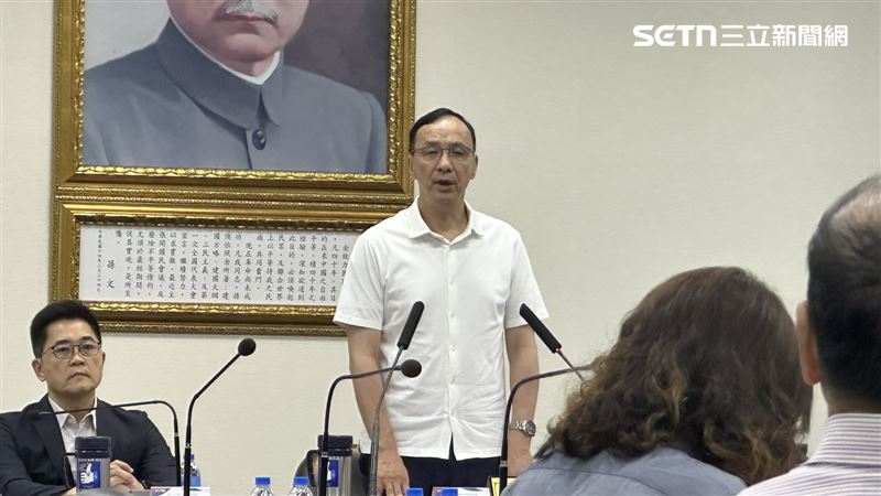 朱立倫在中常會上呼籲823公投同同意票。(圖/記者詹宜庭攝影)