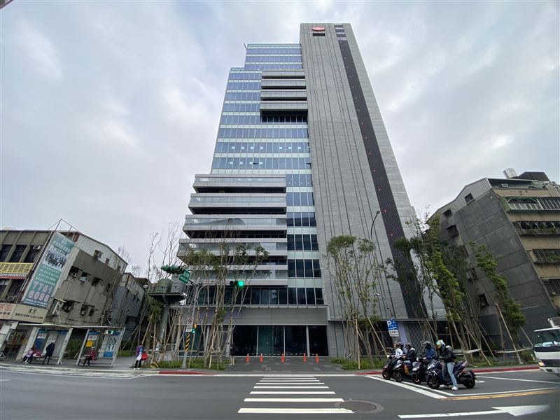 台灣房屋指出,今年法人積極購入商辦自用,單3棟樓買賣紀錄就已破10億。(圖/台灣房屋提供)