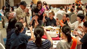 曹興誠說，如果民進黨還要溫良恭「讓」，主權、民主一旦喪失，是「撿」不回來的。（圖／翻攝自曹興誠臉書）