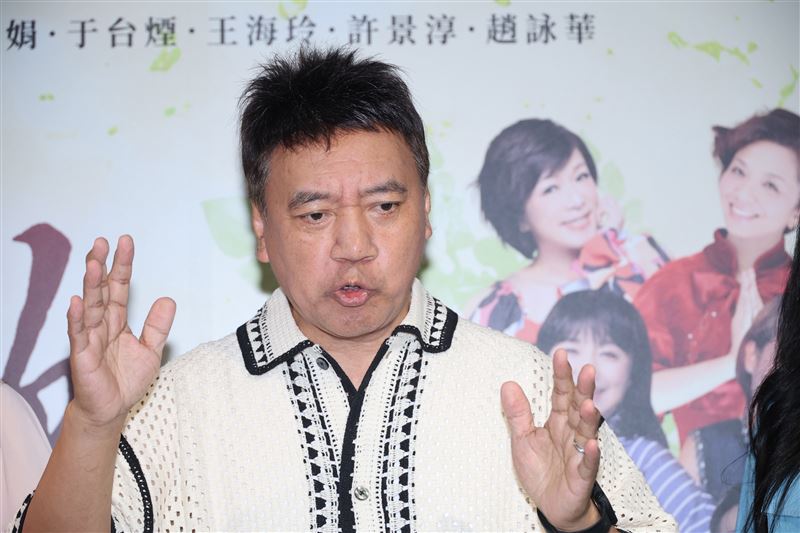父親節前夕,施孝榮突向兒子追討借出的30萬。(圖/記者鄭孟晃攝影)