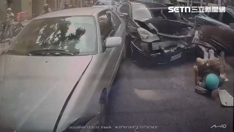 北市黑車沿路狂撞7車　驚悚撞擊畫面曝光