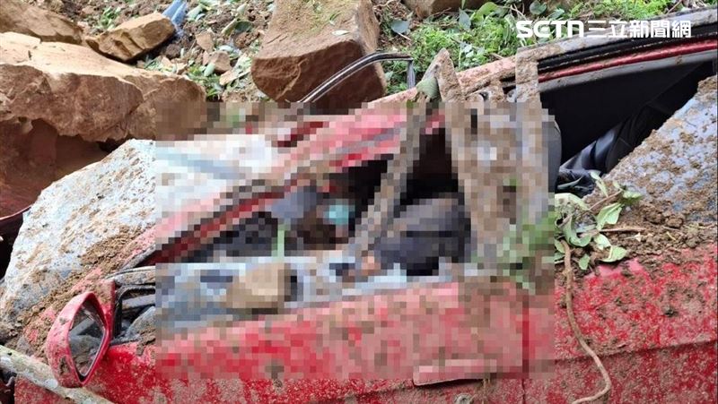新／苗栗泰安落石砸車！車頂全扁2人慘死