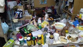 母患囤積症「癱瘓房間」還失智！砸40萬住長照中心　保險卻賠不了。Erebus / 巴士