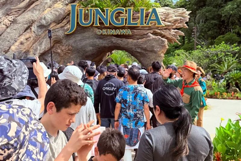沖繩JUNGLIA樂園7月25日開幕,吸引大批觀光客。(圖/翻攝Trip.com)