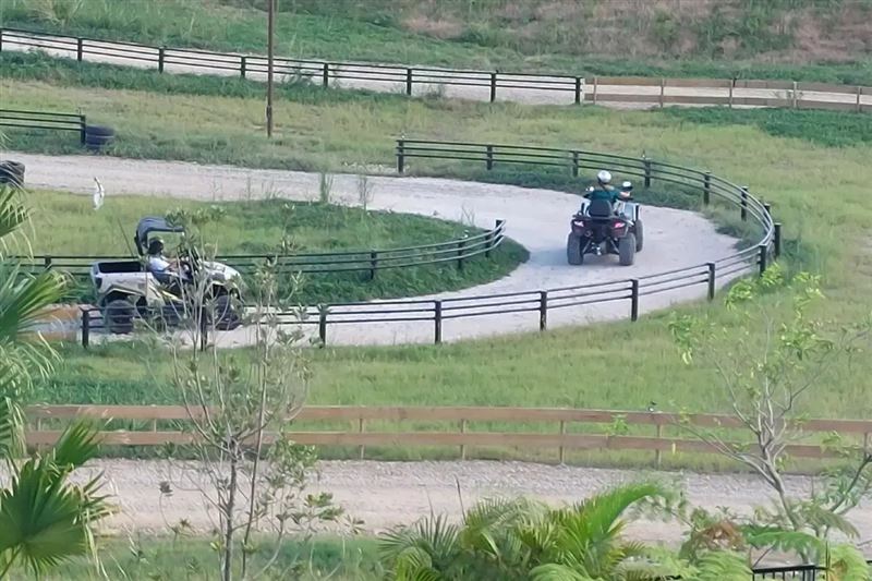 遊客排隊5小時終於開到越野車,納悶問:「恐龍咧?」(圖/翻攝Trip.com)
