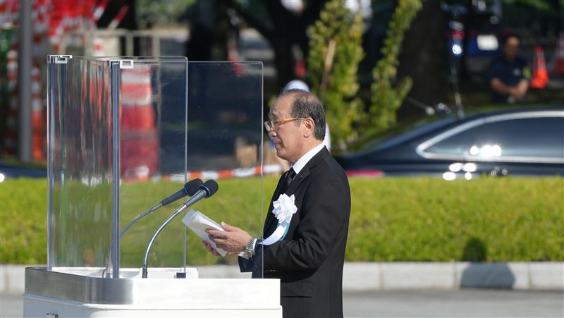 原爆80週年紀念儀式,廣島市長發表和平。(圖/中央社)