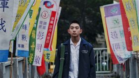 ▲《南方時光》以1996年台海飛彈危機與台灣首次總統直選為背景。（圖／百景映畫提供） 