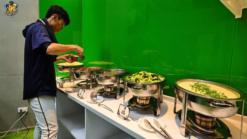 中信兄弟在大巨蛋客場球員伙食。(圖/中信兄弟提供)