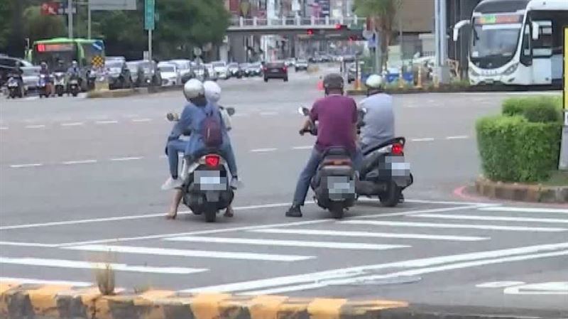 交通部表示,機車待轉若未打方向燈,並不會受罰。(示意圖/資料照)