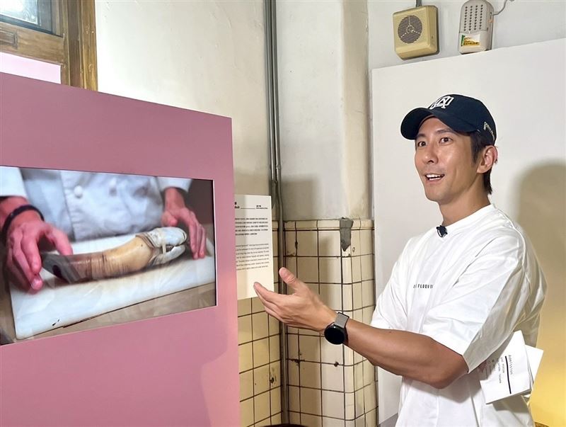 修杰楷挑戰噁心食物博物館。(圖/修TIME提供)