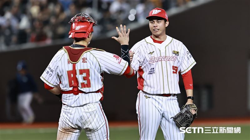 陳冠偉簽下2年約。（圖／記者劉彥池攝影）