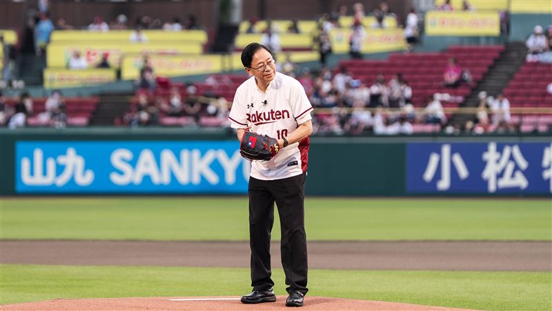 張善政日職棒開球 將辦「台日韓」交流賽