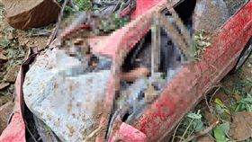 苗栗,泰安,落石,砸車,意外,受困,搶救（圖／翻攝畫面）