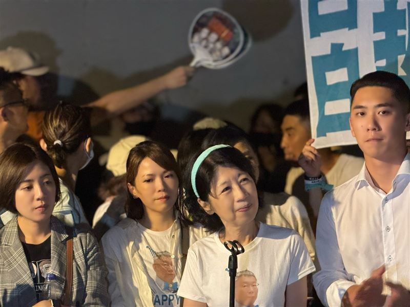 陳佩琪開轟鍾小平,「因藍白合才道歉?那不用了,我陳佩琪再告一次」。(圖/翻攝自陳佩琪臉書)