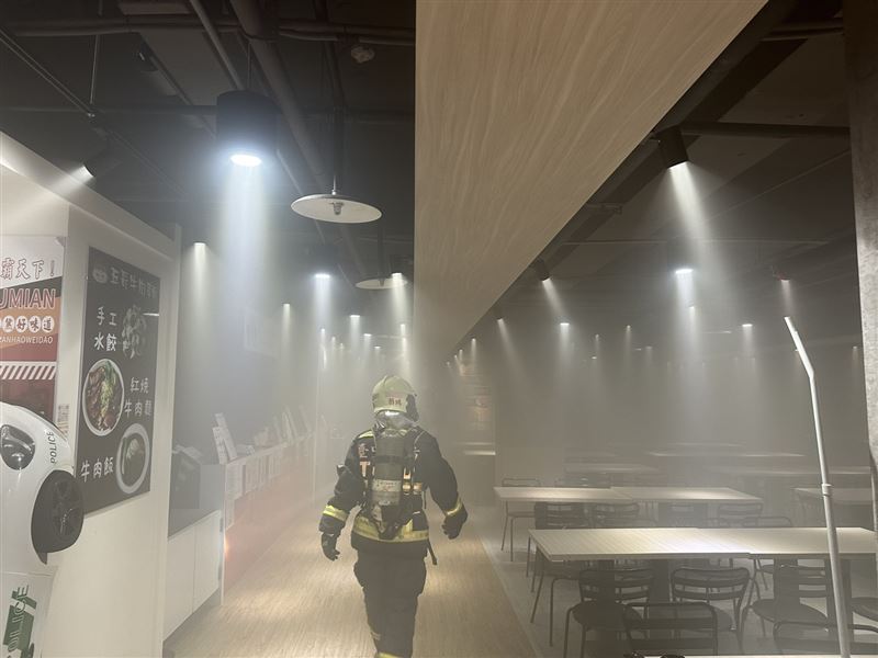 中興大學校園內餐廳驚傳火警。(圖/翻攝畫面)