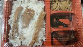 桃園,便當,菜色,網友,銅板價,排骨,剩飯,瘦身餐,店家,菜量▲圖片描述。（圖／翻攝自「爆料公社」臉書）