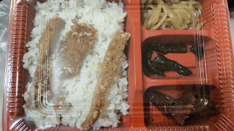 網友分享,桃園某便當店69元便當菜色。(圖/翻攝自「爆料公社」臉書)