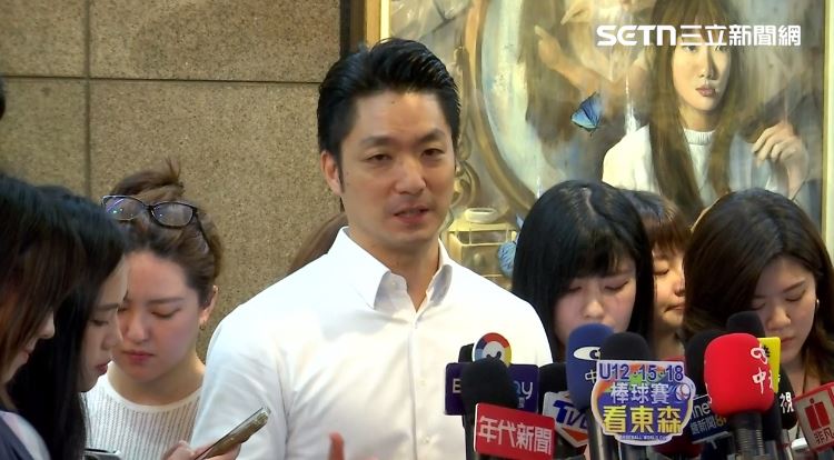 被問到太太石舫亘會用2400元的粉底液嗎?台北市長蔣萬安受訪時直呼「你這個真的考倒我了。」(圖/翻攝畫面)