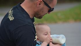 ▲定期壽險、重大疾病、小額終身壽險，這3張才是給父親最好的保障。（示意圖／PIXABAY）