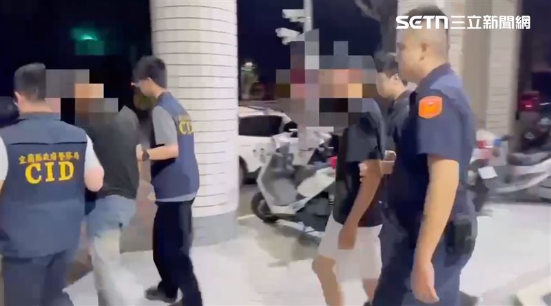 宜蘭警方火速逮捕2名嫌犯，犯案動機為消費糾紛。（圖／翻攝畫面）