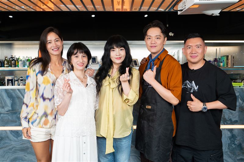 Janet(左起)、連俞涵、杜汶澤(右)受邀上節目(圖／《Yahoo唐綺陽談星私廚》提供）