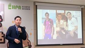 奇美醫院預防醫學科主任蔡孟修分享自己三階段照片。（圖／記者簡浩正攝影）