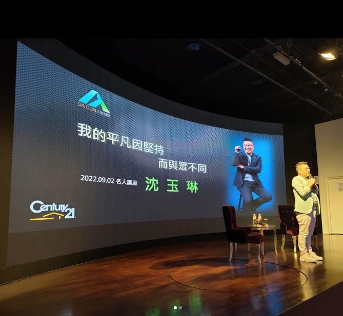 沈玉琳從小陽光搞笑,一聲《爸爸吃飯了》淚中帶笑認父,讓軍人退休的爸爸超開心。(圖/翻攝自沈玉琳臉書)