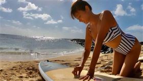 深田恭子本身就熱愛衝浪。（圖／翻攝自IG）