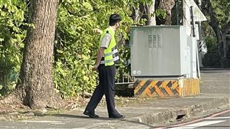 許光漢「耐心護童」當導護！帥氣身影曝光