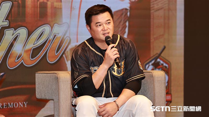 統一獅內野手胡金龍出席引退記者會。（圖／記者劉彥池攝影）