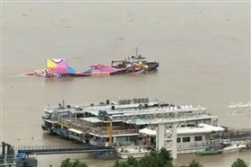 廣東暴雨！1.3億水上樂園剛開幕全部沖光(圖/翻攝微博)