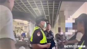 ▲北市楊男與蔡男在捷運車廂內互毆，捷警到場排解。（圖／翻攝畫面）