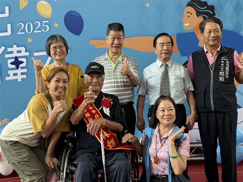 百歲人瑞林瑞筆，曾興建無數大廟，榮獲模範父親。（圖／台中市政府提供）