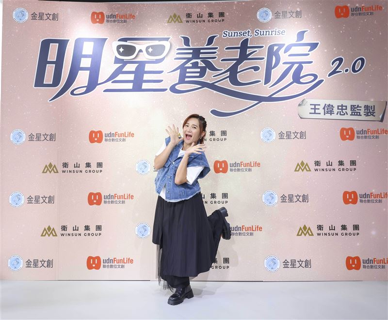 羅美玲聊到跟爸爸的相處，她說小時候真的很皮，姐弟關在屋裡到處找東西玩，還把家裡搞到失火。（圖／金星文創提供）