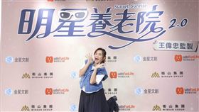 羅美玲聊到跟爸爸的相處，她說小時候真的很皮，姐弟關在屋裡到處找東西玩，還把家裡搞到失火。（圖／金星文創提供）