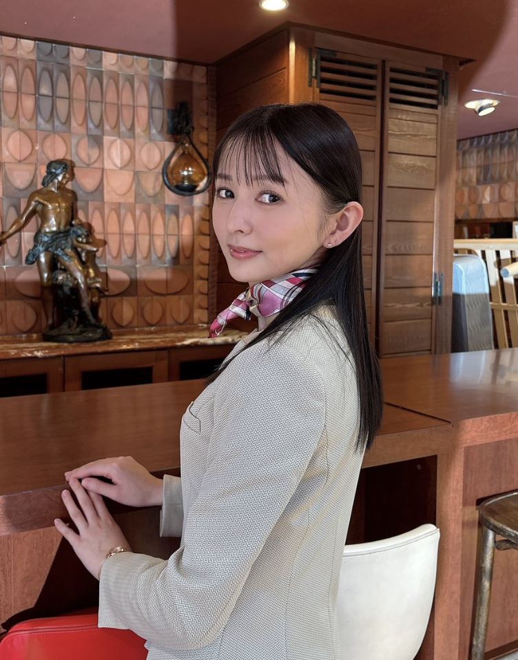 幸村泉希從電梯小姐轉戰AV。(圖/翻攝自X)