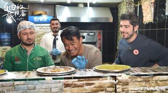 土耳其圖佳出事了　外景途中不慎翻車