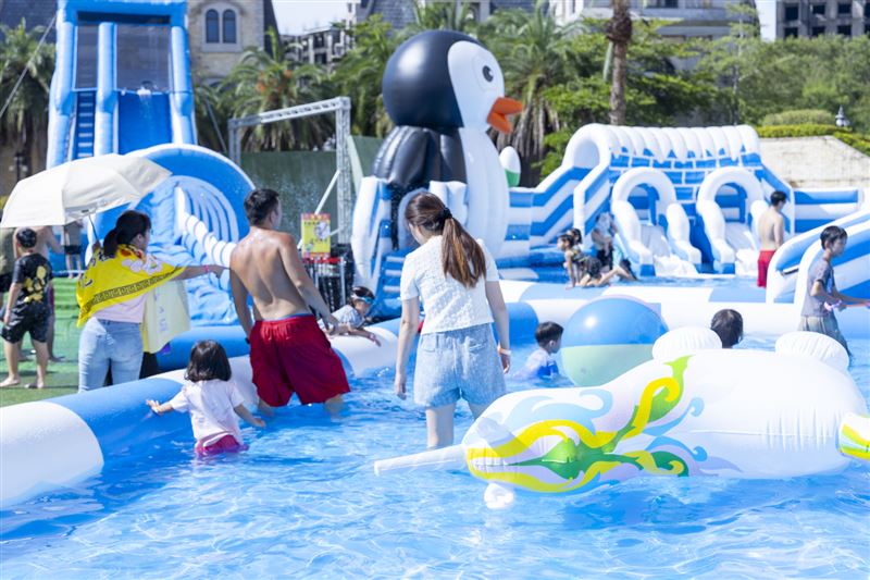 水樂園更適合全家大小一起玩。(圖/翻攝畫面)