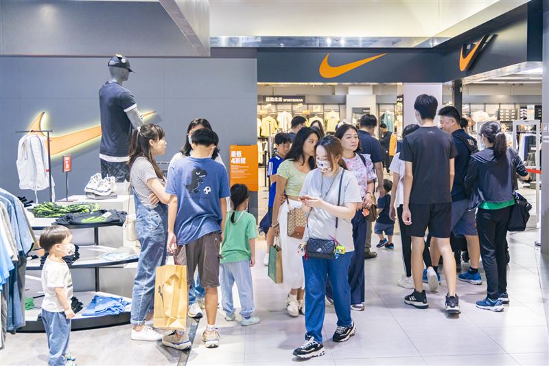 OUTLET除了有更多品牌進駐外,諸多品牌也有限定優惠。(圖/翻攝畫面)