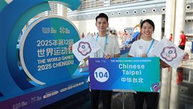 台灣代表隊成都世運男女掌旗官孫家閎、黃渼茜。（圖／中華奧會提供）