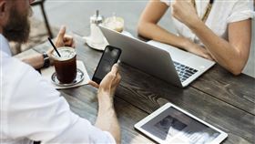 ▲富邦人壽推出結合高保障、分紅機制、利率變動優勢的三張高資產與境外客戶專屬保單，協助客戶進行全球財富配置。（示意圖／PIXABAY） 